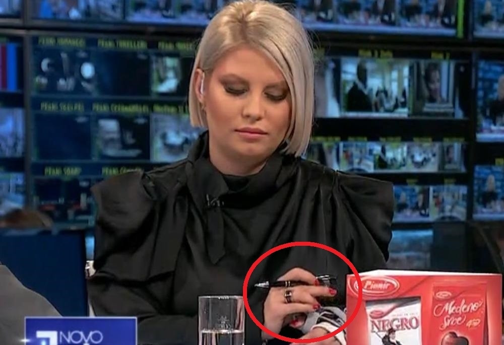 Dea Đurđević se vratila na male ekrane, a svi zbunjeno gledaju u njenu ruku (FOTO)