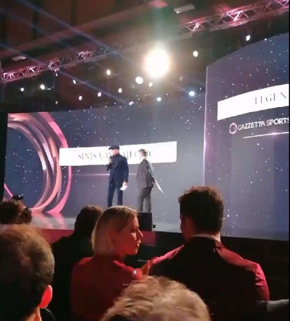 Konačno vidi svetlo na kraju tunela! Objasnio uticaj Zvezde pa emotivnim govorom poručio Italijanima: "O treneru Mihajloviću možemo da diskutujemo, ali o čoveku ne!" (VIDEO)