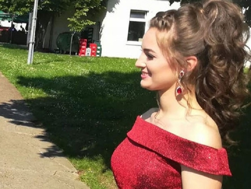 Đurica (24) je posle svađe usmrtio devojku, a zatim se obesio 30-ak metara dalje o granu drveta pored vikendice