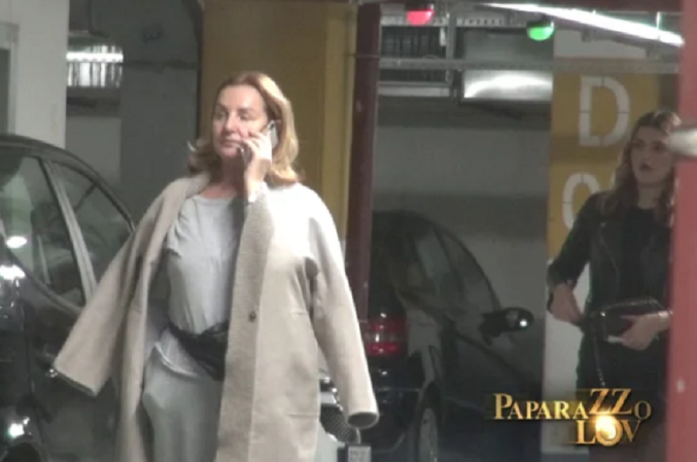 Ana Bekuta i unuka uslikane u tržnom centru: Pevačica skroz bez šminke, a evo šta su radile