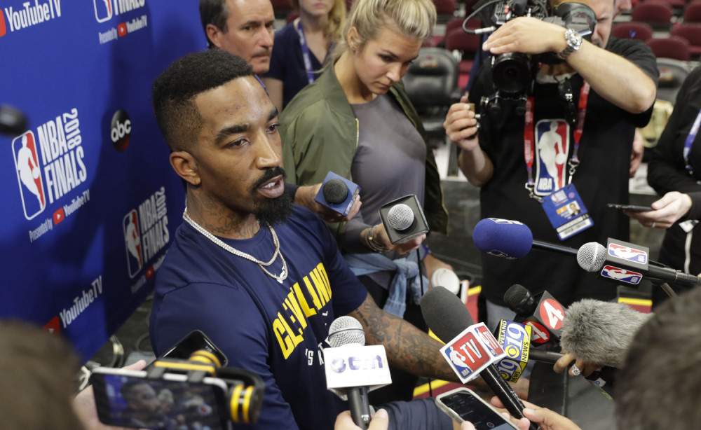 Bivši Rijanin dečko doveo devojku do suza! Varao je sa poznatom glumicom, usledila bolna ispovest prevarene! (VIDEO)