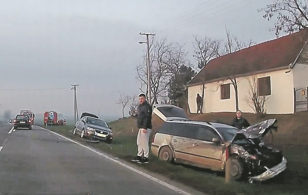 Teška saobraćajna nesreća na Tavankutskoj raskrsnici na putu Subotica-Bajmok (FOTO)