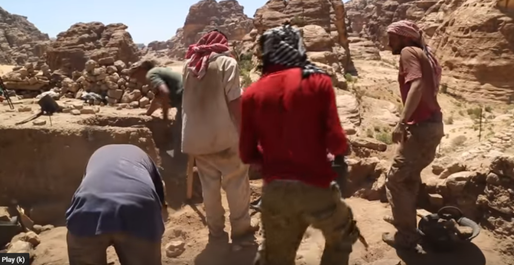 Kosti poređane u krug, liči na kuću!