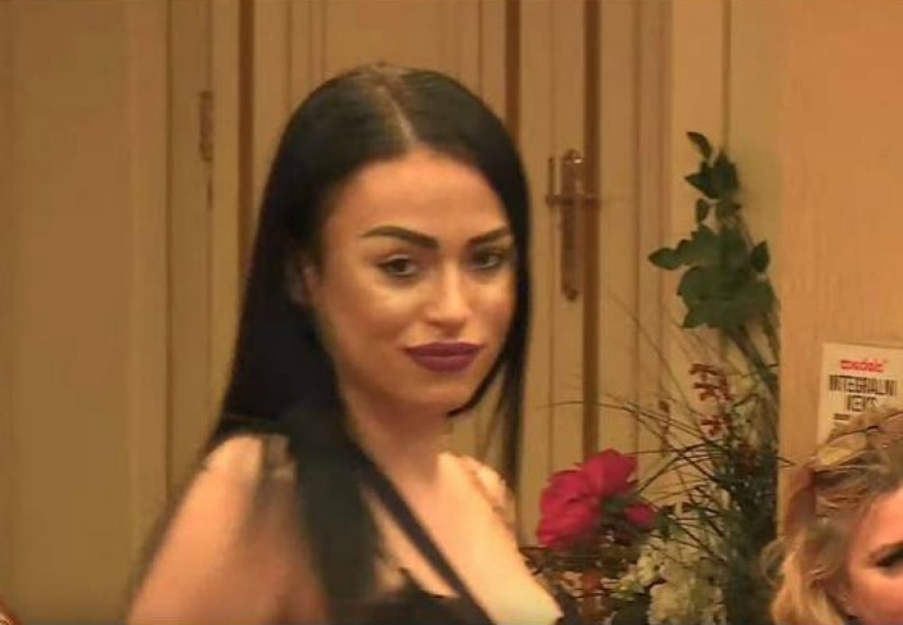 Ivaniji iz "Parova" tokom plesa ispale grudi, kamera snimila krupan kadar (18+)