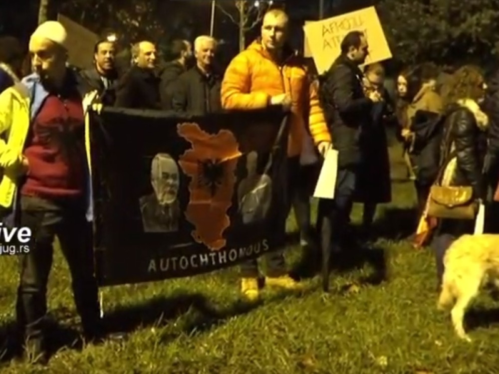 Haos u Tirani ispred hotela u kom su Vučić, Zaev i Rama, Kurtijeve pristalice prave nered! Čekaju ih na nož