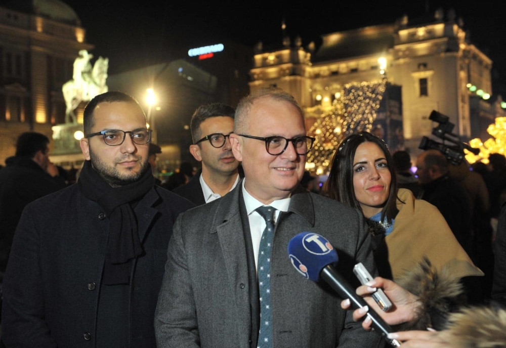 Otvoreno novogodišnje klizalište na Trgu republike