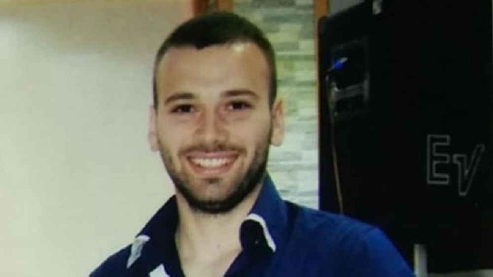 Seo je u auto i završio kao biljka! Sada mu je potrebna naša pomoć