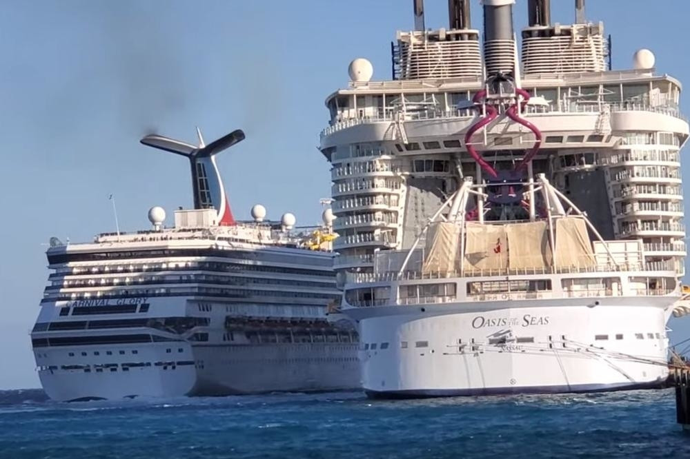 Drama u meksičkoj luci, uništena paluba jednog broda (VIDEO)