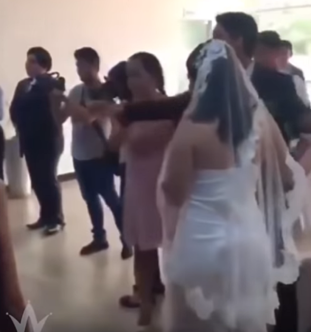 Mladoženjina bivša uletela u salu i pred svima počela da viče "Ne možeš da oženiš nju, volim te!" (VIDEO)