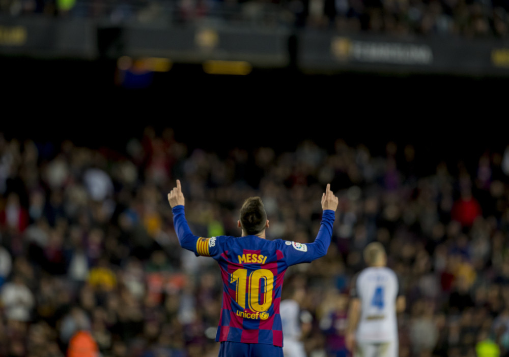 Navijači skandiraju ispred stadiona: Bartomeu spreman da podnese ostavku, ako Mesi ostane! (VIDEO)