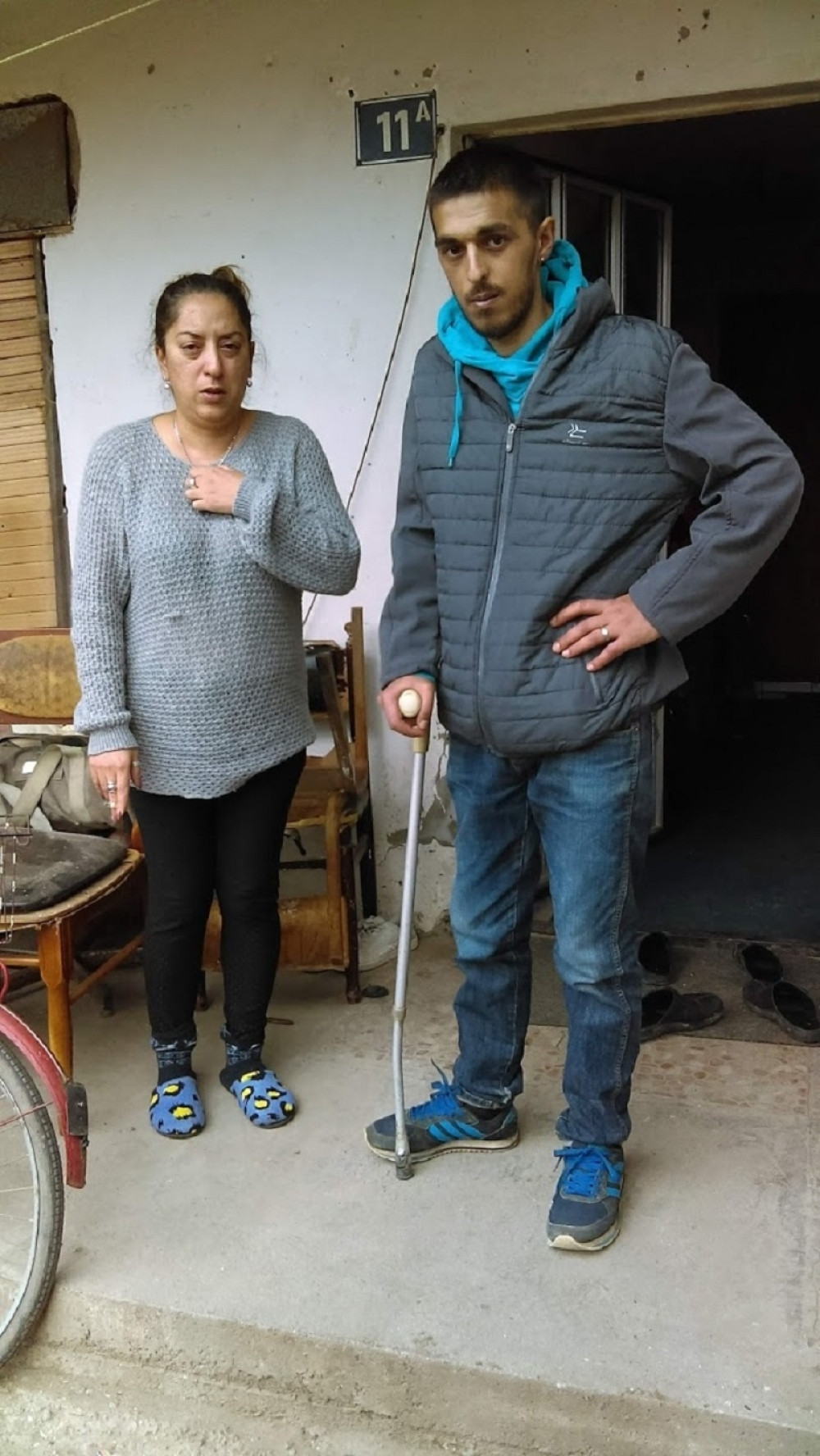 Mole se svi za pomoć! Neutešna majka u očaju ponavlja jednu rečenicu: Jadno moje dete, neko ju je oteo!