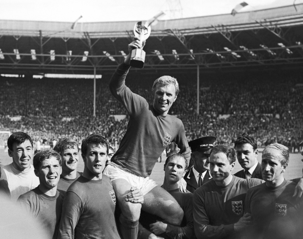 Preminuo legendarni fudbaler, doneo je Britancima najvredniji trofej u ovom sportu! (VIDEO)