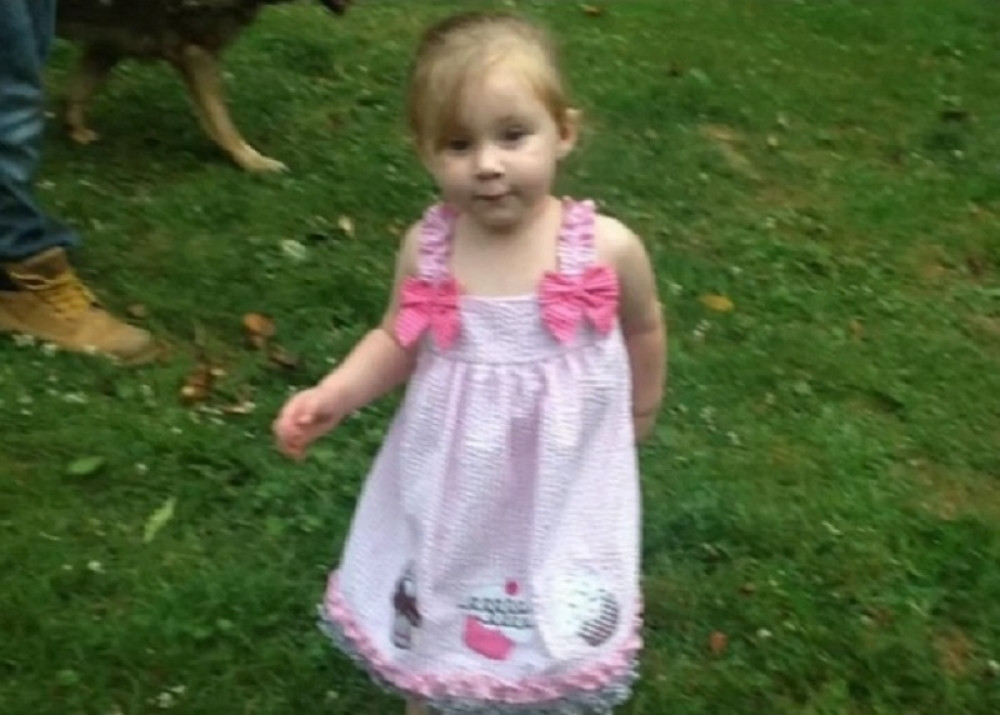 Autistična devojčica (8) umrla jer ju je maćeha terala da pije vodu iz WC šolje: Pastorku tukla i izgladnjivala, niko nije reagovao (VIDEO)