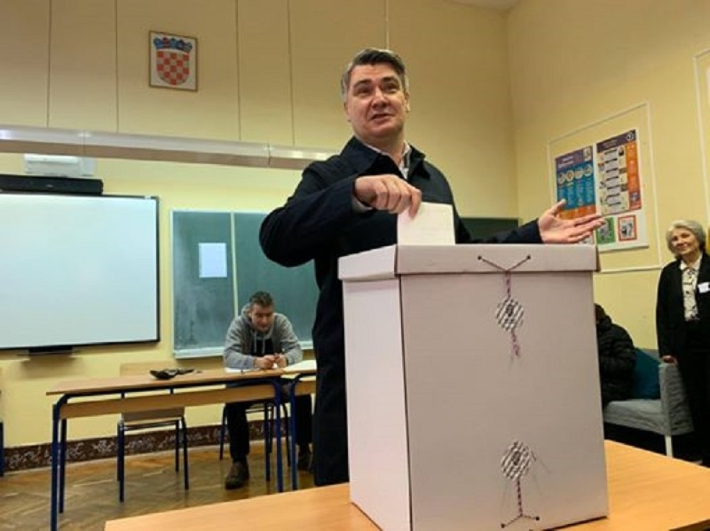 Predsedniku Milanoviću upućene pretnje smrću! (FOTO)