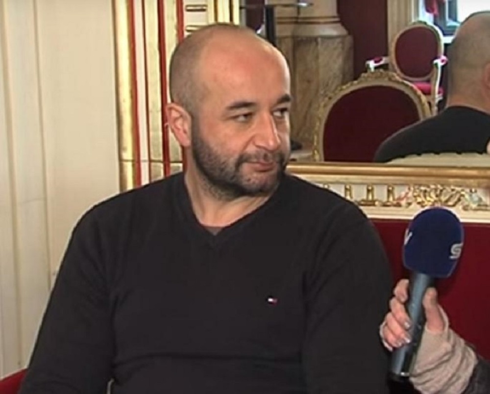 Popularnog glumca udario auto na pešačkom: Lekari se bore za njegov život