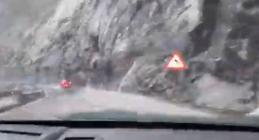 Naredna 24 sata velika opasnost na putevima! Vozači ne vide kuda voze, pojavio se snimak iz automobila koji će vas zaprepastiti (VIDEO)