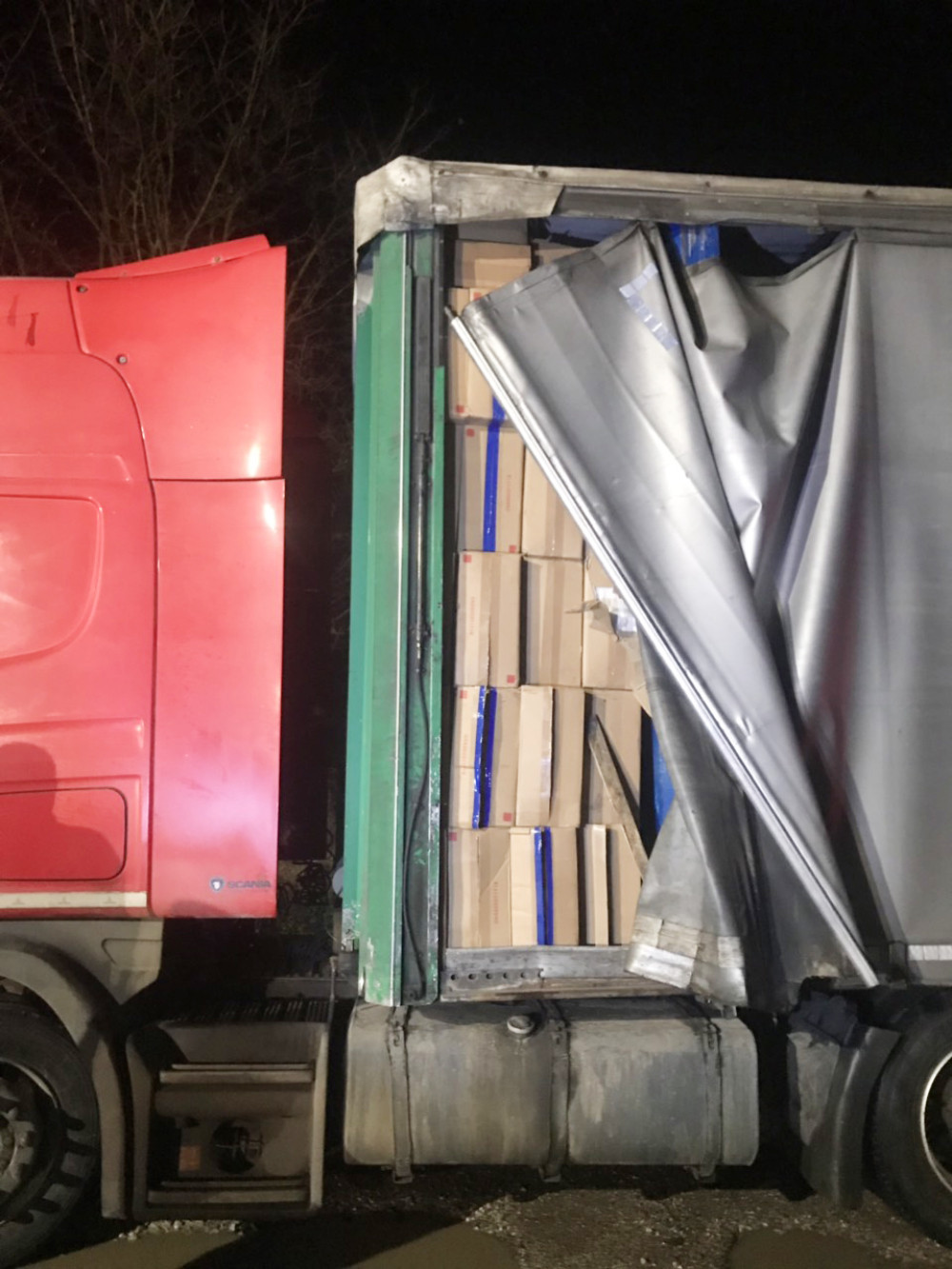 Pronašli namenski napravljene šupljine prikolice, a u njima utovar zreo za dugogodišnju robiju (FOTO)