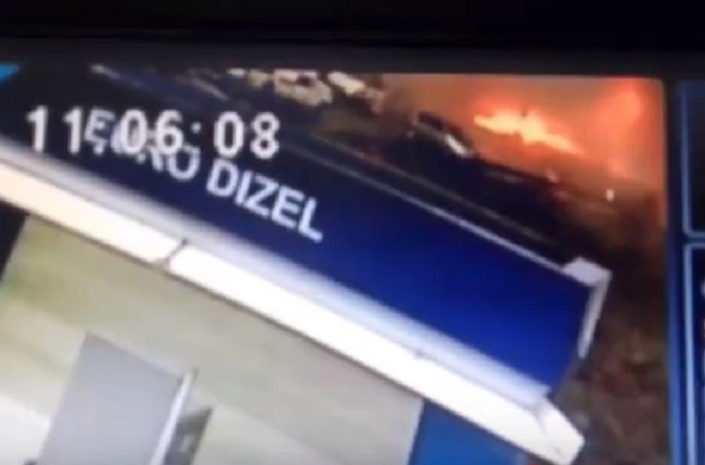 Kamera sa druge benzinske stanice snimila trenutak kada je sve odletelo u vazduh! (VIDEO)