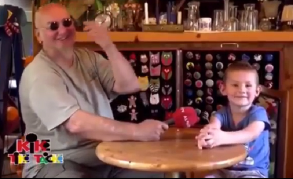 Novinar postavio pitanje dečaku iz Bosne, od njegovog odgovora su svi prasnuli u smeh! (VIDEO)