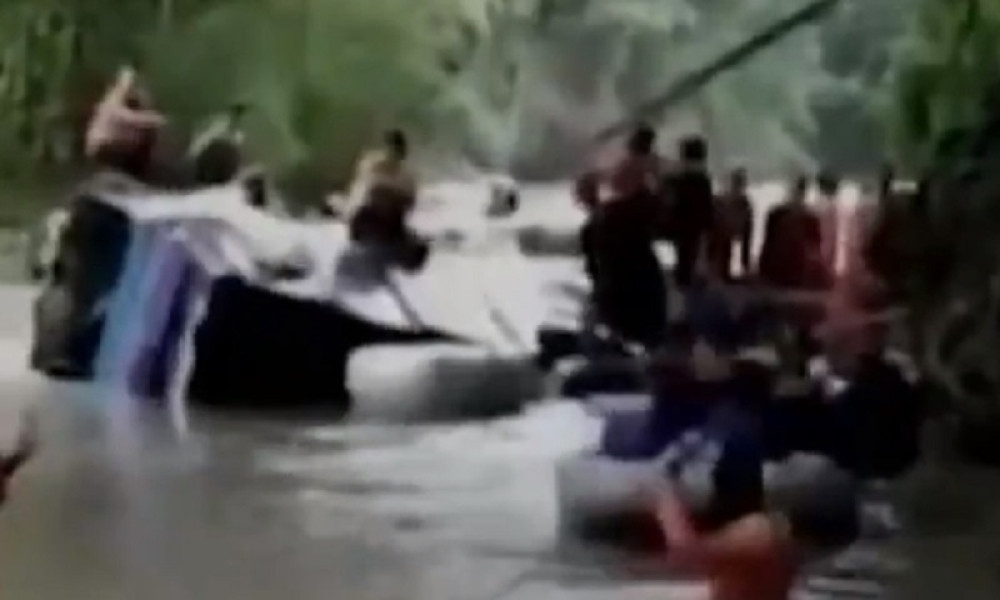 Autobus se survao niz provaliju, 25 mrtvih! Najverovatnije mu otkazale kočnice