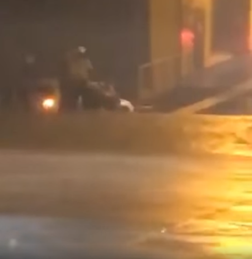 Vetar oduvao automobil, žena se spasila u poslednjem trenutku (VIDEO SA LICA MESTA)