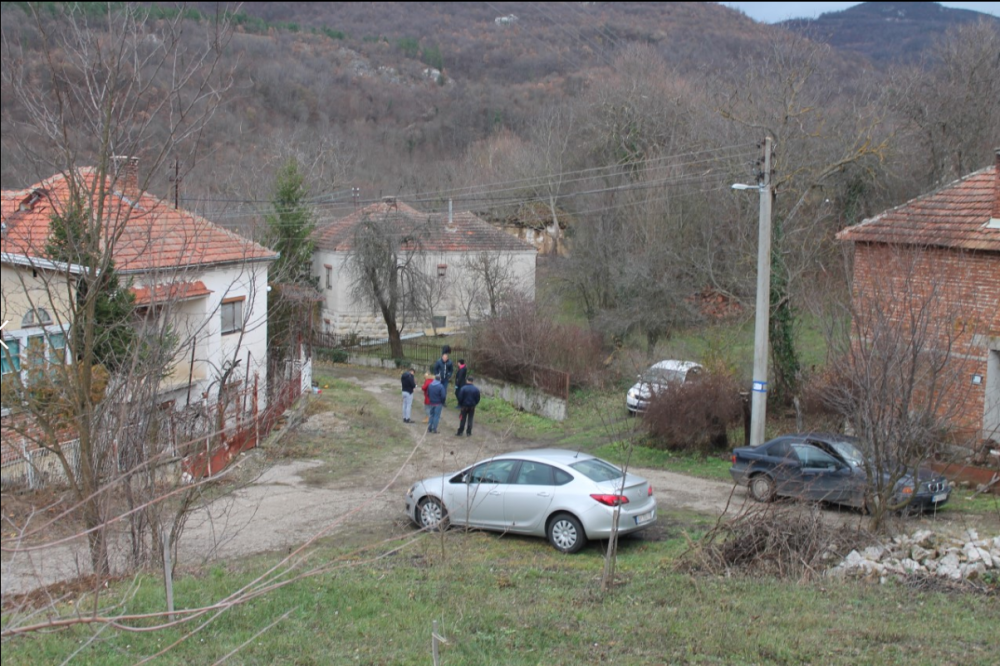Monika je živa! Malčanski berberin je vuče svuda sa sobom