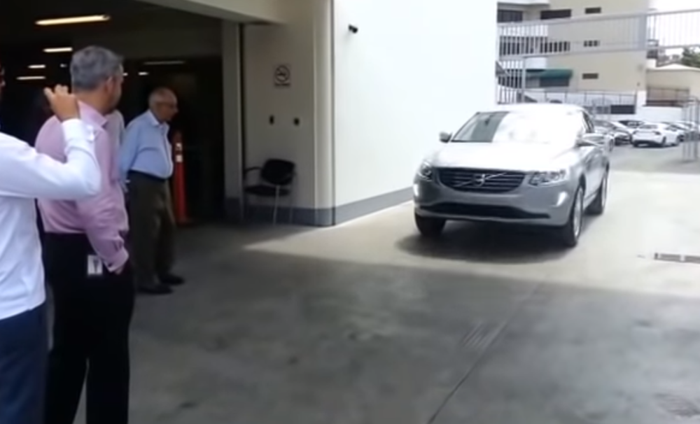 Snimak zapalio internet! Omanuo najsigurniji auto na svetu (VIDEO)