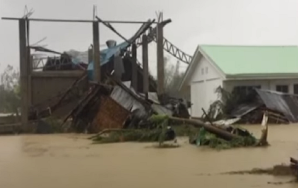 Poginulo najmanje 13 ljudi, brzina vetra išla i do 190 kilometara na sat!
