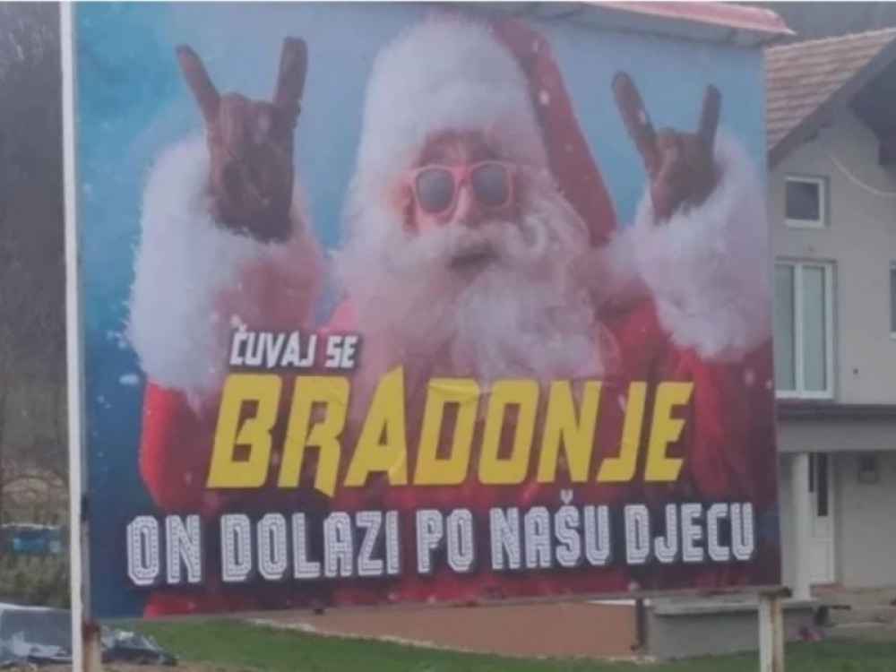 Uzmenirujući plakati osvanuli u Tuzli! Muslimani se pozivaju da ne slave Novu godinu!