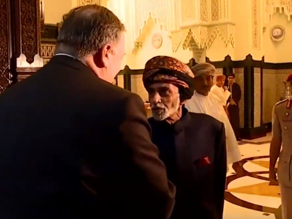 Vladar je teško bolestan, nema dece, a ime osobe koja će ga naslediti zapisao je na komadiću papira i zapečatio!