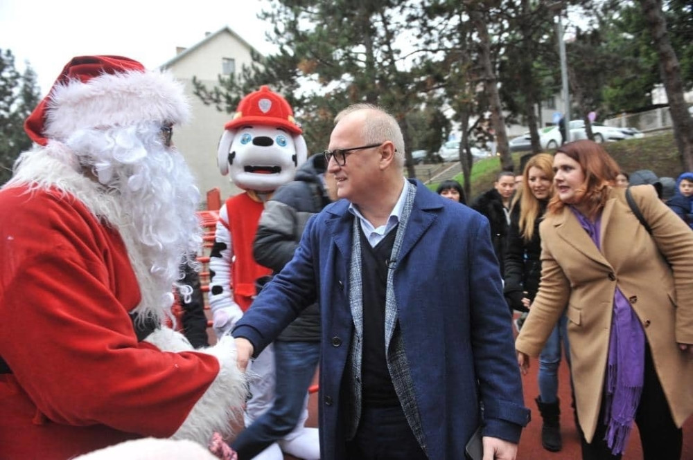 Obnovljen park sa dečjim igralištem u naselju Stara Rakovica!