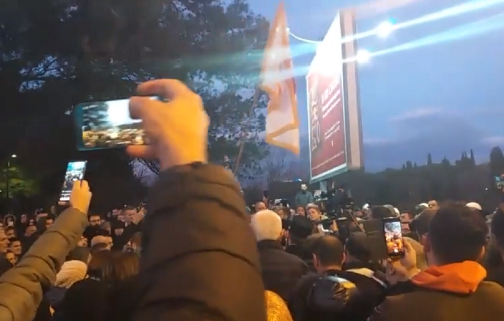 Stipe Mesić, Milan Kučan i Azem Vlasi optužuju: Srbija i Vučić destabilizuju Crnu Goru! Srpski imperijalizam je ponovo na pohodu