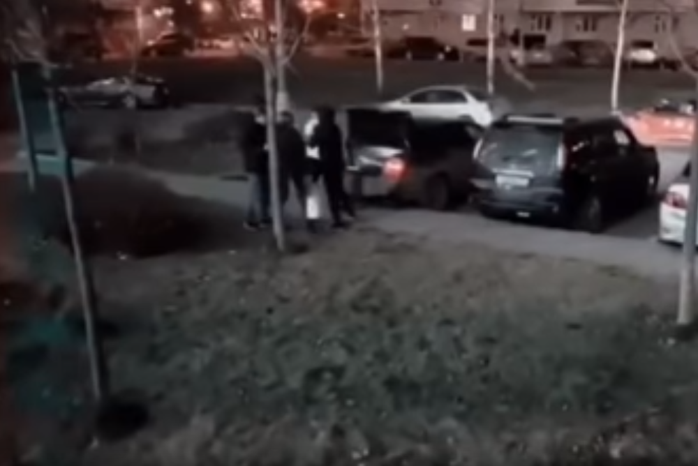 Bez ikakvog povoda trojica delikvenata pretukli MMA borca i njegovu devojku! (VIDEO)