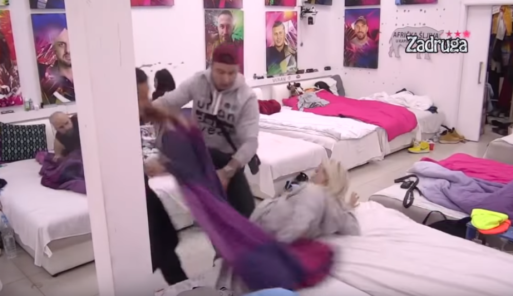 Gagi pobacao sve po Zadruzi, obezbeđenje odmah reagovalo! Ermina ga vređala na nacionalnoj osnovi (VIDEO)