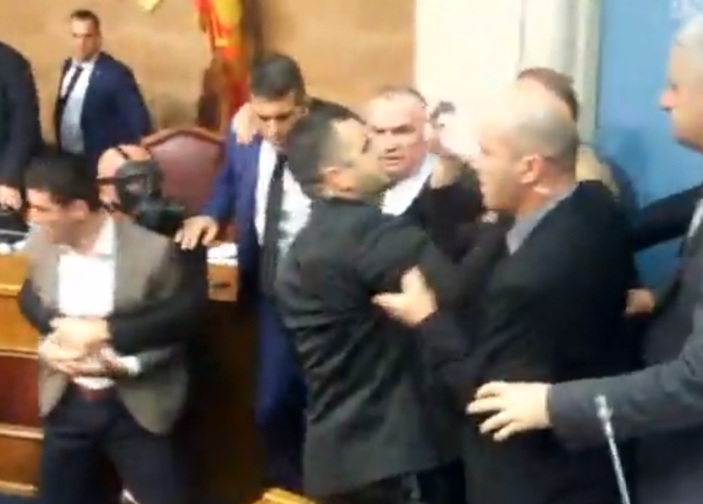 Lomljenje kostiju samo svađa dva bratska naroda