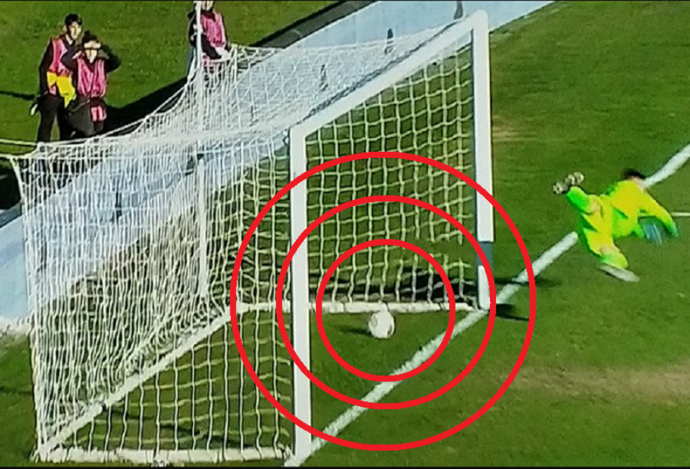 Krađa veka! Lopta ušla metar u gol, sudija odmahnuo rukom! Italija zgrožena, regularnost lige dovedena u pitanje (FOTO)