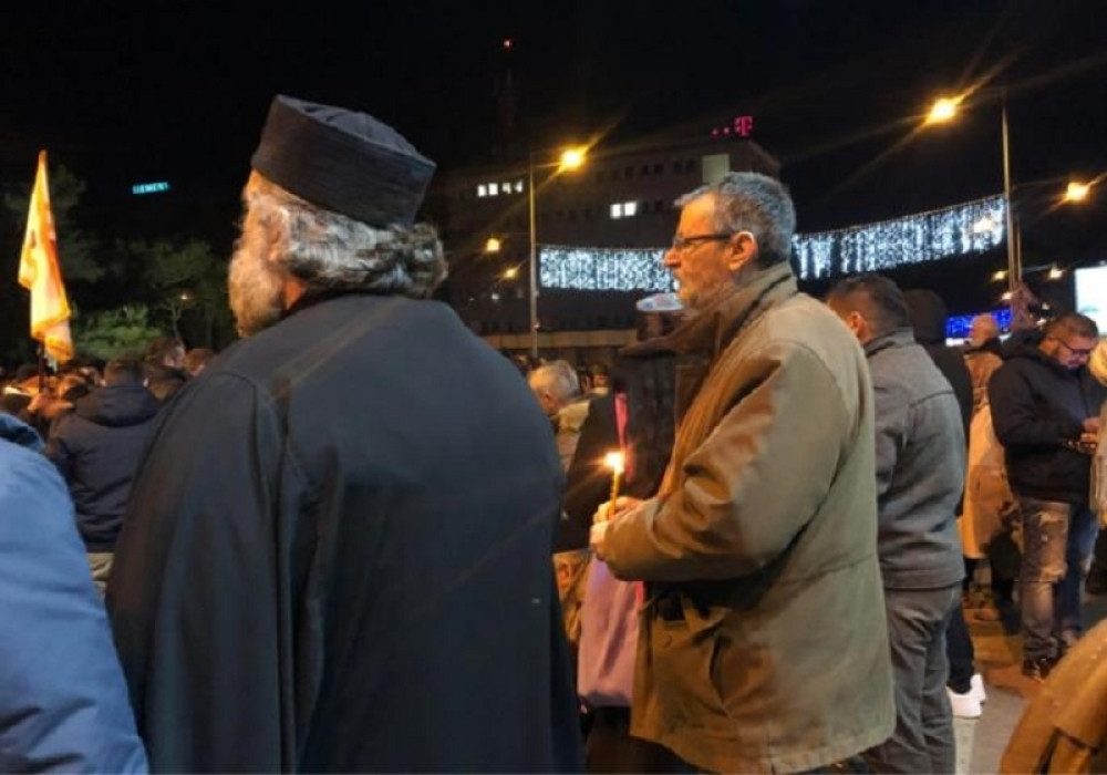 Posle brutalnog napada policije poslao poruku svim vernicima