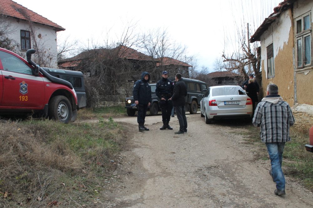 Tražio vodu od meštana, Monika bila s njim! Pronađeni hleb i tegla s paprikama na mestu gde je držao zarobljenu