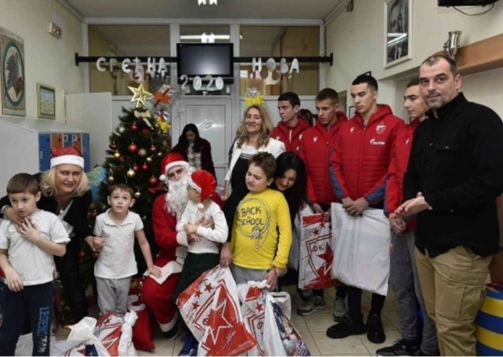 Zvezda obradovala mališane iz „Anton Skale“