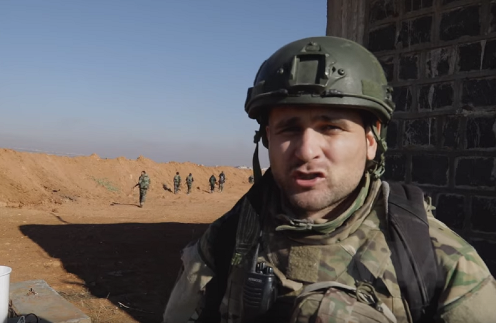 Neverovatni kadrovi borbi. Džihadisti nose zastave koje niko nije očekivao (VIDEO)