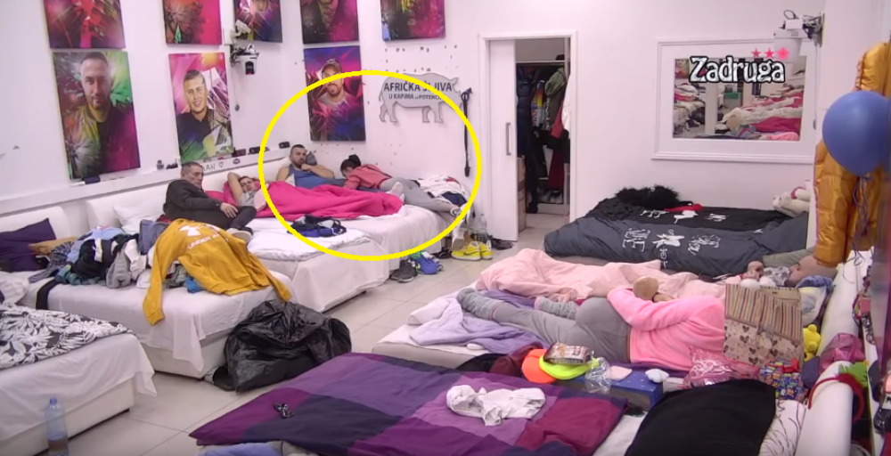 Mina Vrbaški pred svima u sobi, zabila glabu u njegovo međunožje pa uradila ovo!