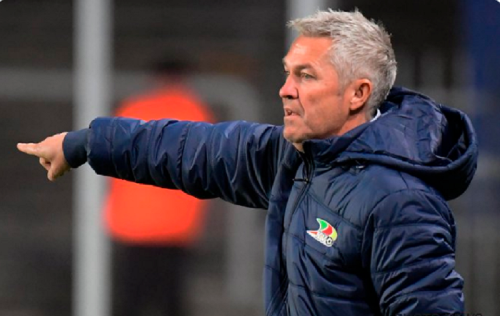 Belgijski klub usred utakmice objavio da njihov trener prelazi u drugi klub! U amanet im ostavio ubedljiv poraz