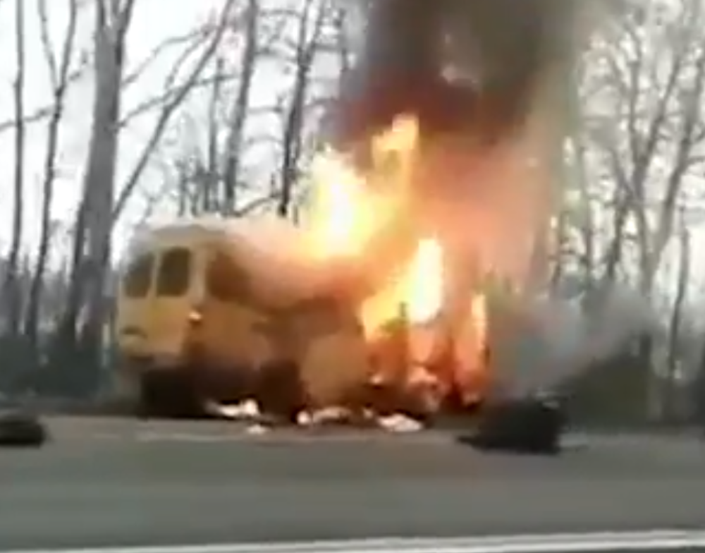 Mladi ruski hokejaš izgubio život u kobnom udesu sa kombijem! Minuti su delili putnike da budu živi spaljeni! (VIDEO)