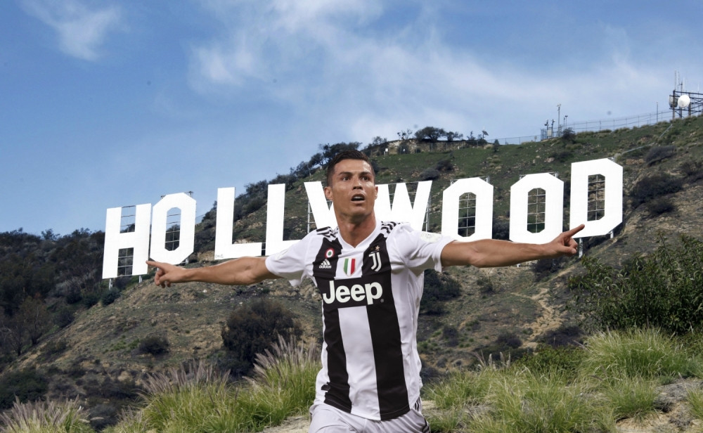 Često je na udaru kritika zbog teatralnih padova i glume, nek se plaše Hopkins, Di Kaprio i Bred Pit, Ronaldo stiže u Holivud! (FOTO)