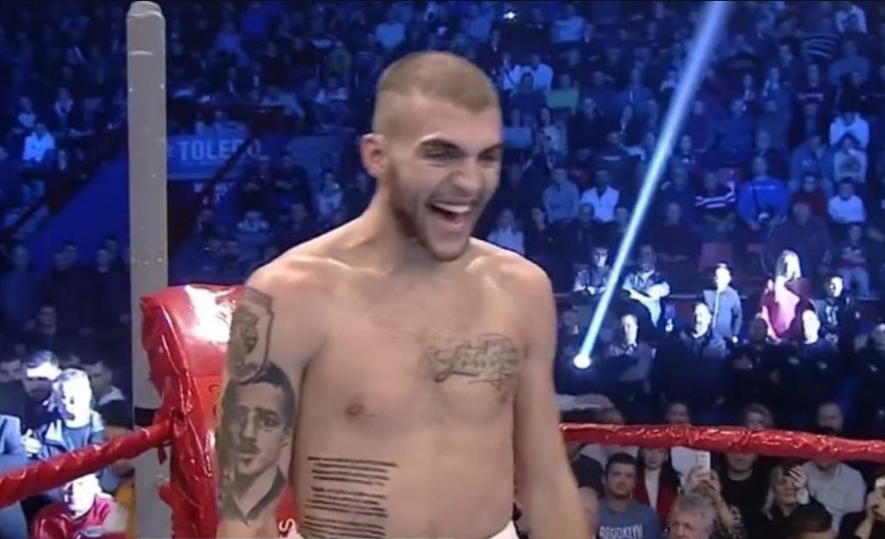 Pogledajte kako se Ražnatović igrao sa svojim plenom, brutalni nokaut sa kojim je poslao Mađara u zemlju snova! (VIDEO)