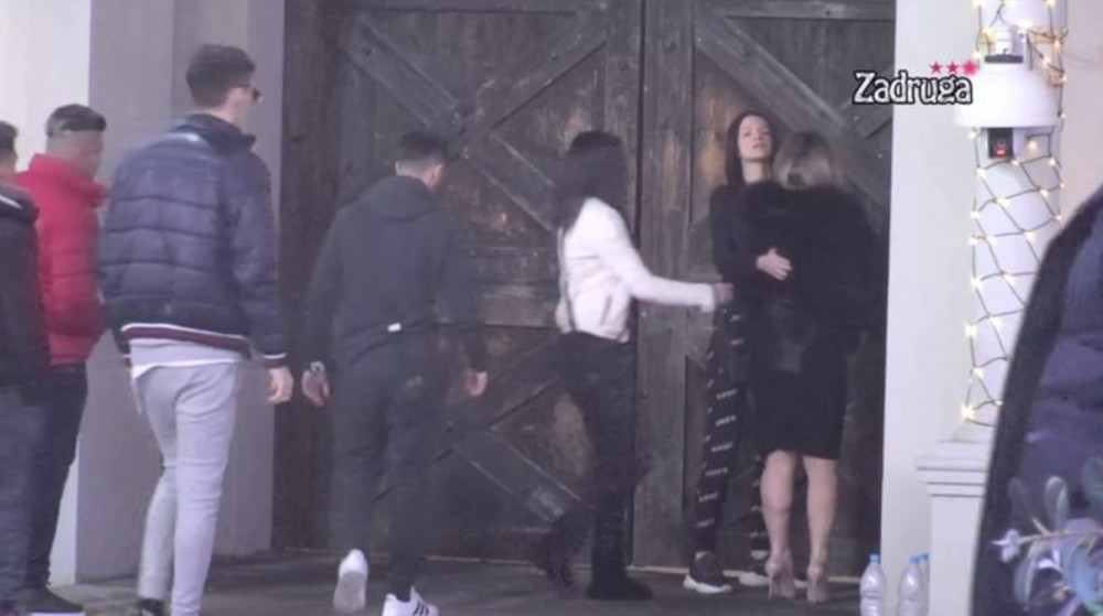 Učesnica napustila "Zadrugu"? Sestra joj pred svima zabola nož u leđa