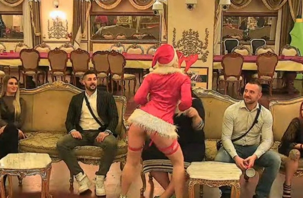 Seksi Mrazica izvela striptiz u "Parovima", a onda se skinula gola (18+)