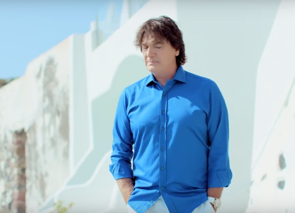 Traumatičan trenutak je prelomio zbog čega je rešio da krije svoju lepšu polovinu: Suprugu Zdravka Čolića nepoznata žena isekla nožem po licu!