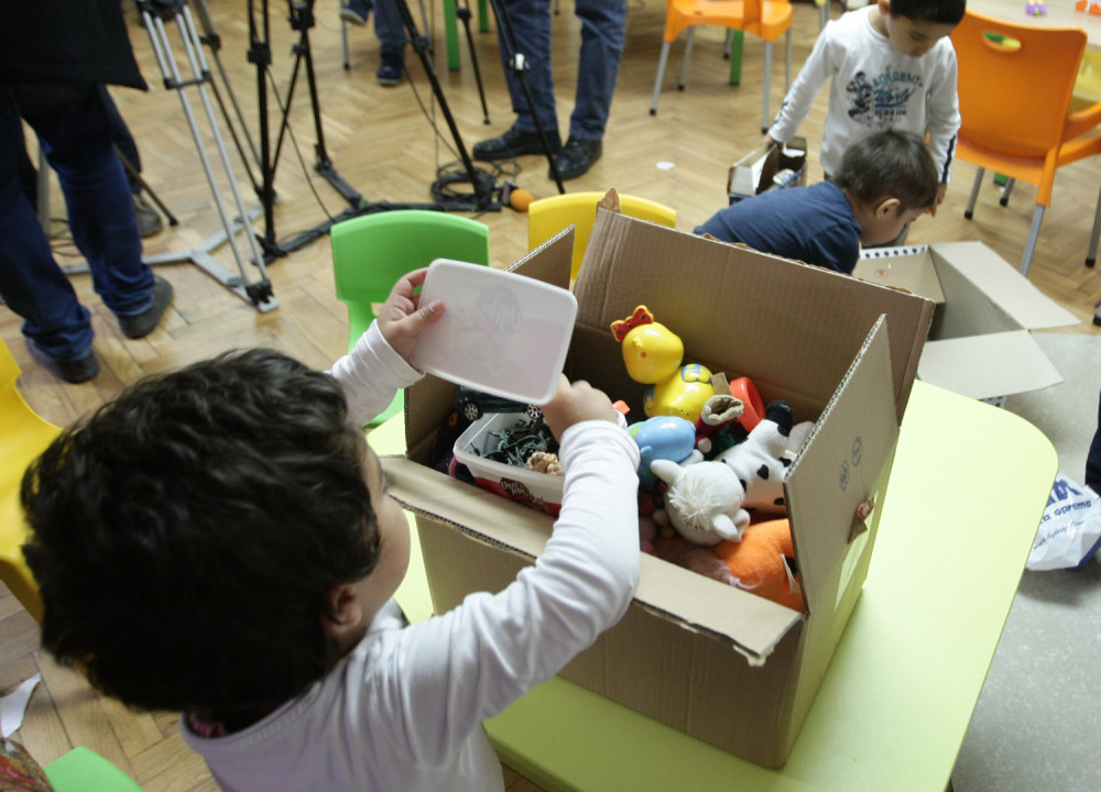 Baka Milica je čuvala bebu kada je došao par iz Švedske i poveo dete sa sobom