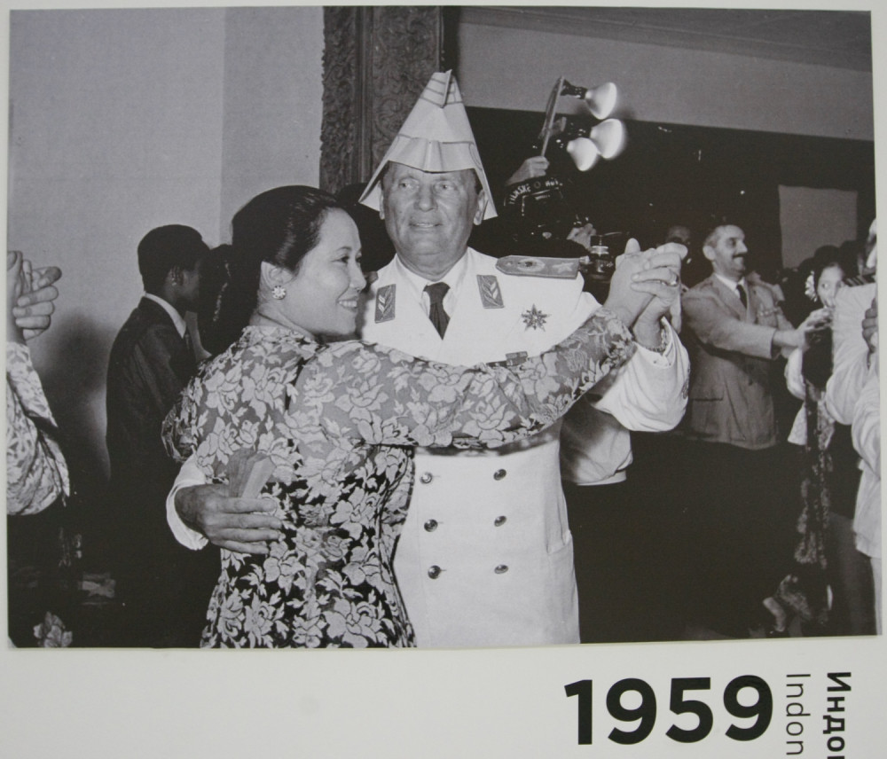 Tito i Jovanka provodili su se u najluđoj noći k'o niko! Na dočeku '56 pred fotografom su navalili jedno na drugo (FOTO)